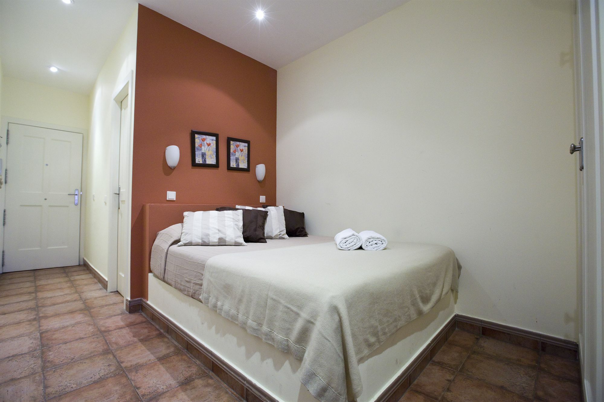 Apartamento Tirso De Molina マドリード エクステリア 写真